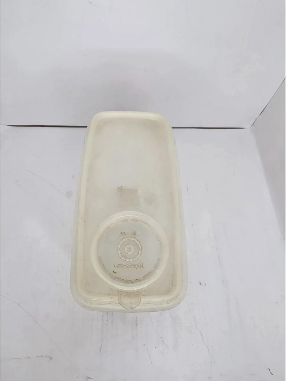 Vintage Tupperware Store N Pour Cereal Keeper Appro. 3 qts. #469
